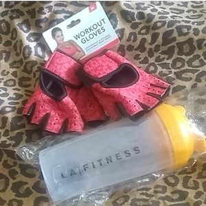 GYM Workout Weight Gloves BNWT + LA Fitness SHAKER